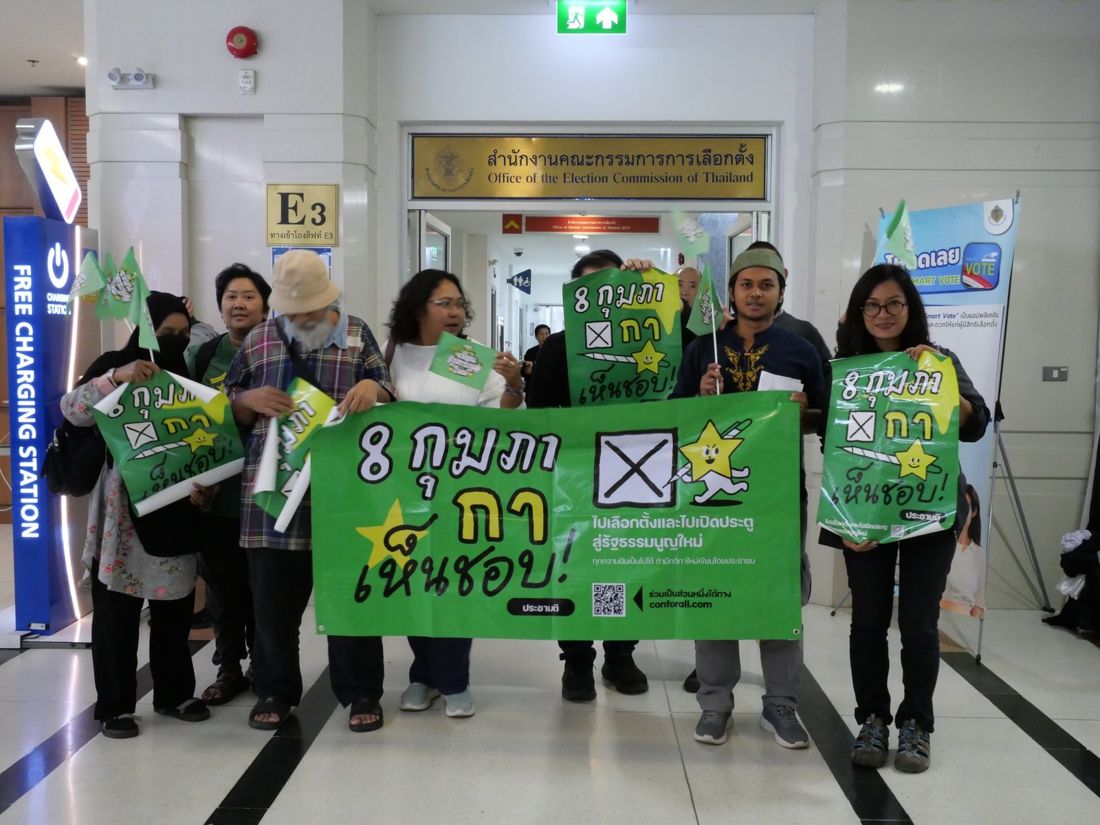 กป.อพช. และเครือข่ายภาคประชาชนยื่น กกต. เรียกร้อง &ldquo;ออกแบบคูหาใหม่&rdquo; แสดงตัวครั้งเดียว รับบัตร 3 ใบ ป้องกันประชาชนเสียสิทธิประชามติ