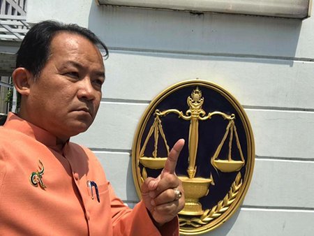 ศรีสุวรรณนำกลุ่มคณะราษฎรไทยแห่งชาติฟ้อง ครม. - กทพ. เพิกถอนสัญญาทางด่วนขั้น 2