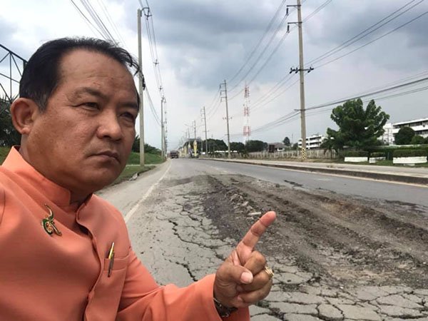 ศรีสุวรรณโวยกองทัพอากาศ-สน.ดอนเมืองปล่อยให้รถบรรทุกดินใหญ่คับฟ้าทำถนนพัง