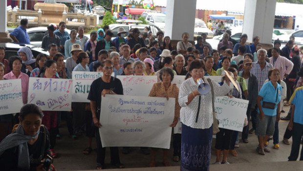 ชาวบ้านลุ่มน้ำชีสุดทน! บุกศาลากลางร้อยเอ็ด ร้องน้ำท่วมซ้ำซาก รัฐแก้ปัญหาไม่คืบ