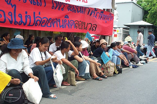 น้ำตาจระเข้ ตอนที่ 2  รักระหว่างรบ