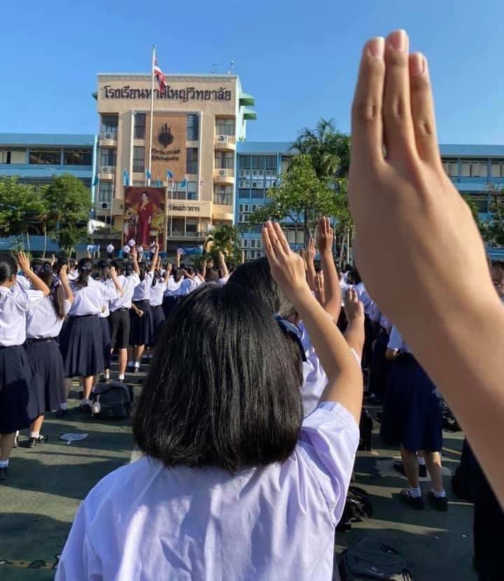 คำถามถึง นักรัฐศาสตร์