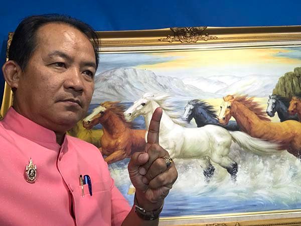 ศรีสุวรรณร่อนหนังสือถามอธิบดีกรมป่าไม้ 30 ปีที่ผ่านมา ทร.จ่ายค่าเช่าขอใช้ที่ป่าสงวนหรือไม่  ชี้ถ้าให้ ทร.ใช้ป่าสงวนฯ 4,600 ไร่ได้ก็ต้องให้ชาวบ้านที่ไร้ที่ทำกินได้สิทธิด้วยเช่นกัน