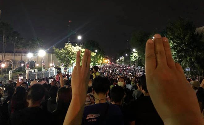 มีการจับกุมผู้ชุมนุมเพิ่มขึ้นท่ามกลางประกาศสถานการณ์ฉุกเฉินเพื่อห้ามการชุมนุม  