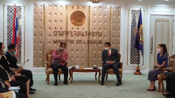 ศรีสุวรรณนำคณาจารย์ 48 สถาบันพบ รมว.แรงงานค้านกฎกระทรวง จป.แย่งงานบัณฑิต