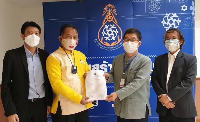 ศรีสุวรรณบุกถาม กสม.ม็อบ 7 สิงหากรณีธนาธรโพสต์ประชาชนไปด้วยสองมือเปล่า มีเพียงความคิดสร้างสรรค์เป็นอาวุธมโนหรือไม่