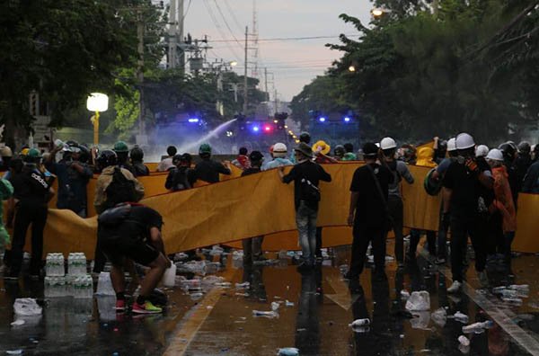 แถลงการณ์ ขอให้รัฐบาลยุติการใช้ความรุนแรงต่อผู้ที่ออกมาใช้เสรีภาพในการชุมนุมโดยสงบโดยทันที