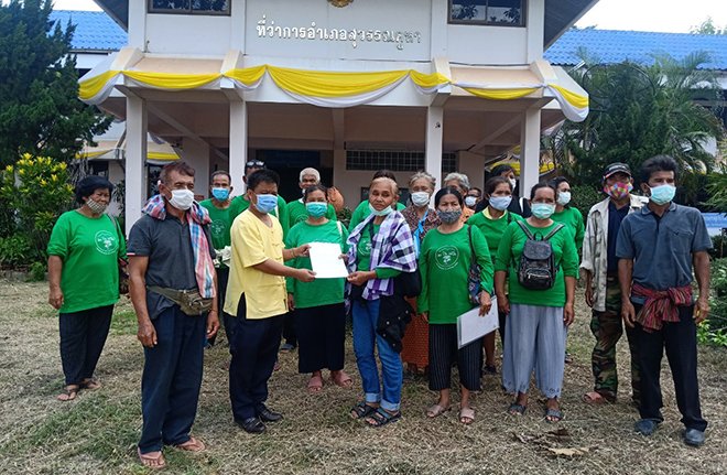 “ชาวบ้านดงมะไฟยื่นคำขาด ร้องผู้ว่าฯ เร่งประสานผู้มีอำนาจร่วมประชุมปิดและฟื้นฟูเหมืองหินปูนและโรงโม่ ในวันที่ 13 สิงหาคม นี้ พร้อมทั้งรุดหานายอำเภอทวงถามการสอบสวนประธานสภา อบต.ดงมะไฟ”