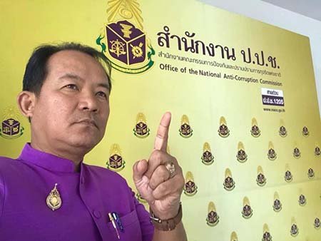 ศรีสุวรรณจ่อร้อง ป.ป.ช.สอบ 3 ป.และอีกเกือบ 100 นายพลพักบ้านหลวง เหตุรับประโยชน์มูลค่าเกิน 3 พันบาท