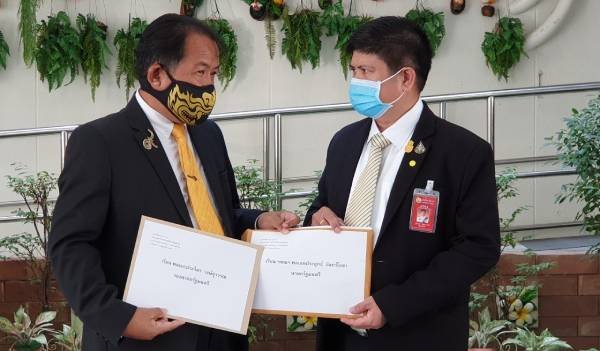 ศรีสุวรรณเผยไม่ใช่แค่บิ๊กป้อมแต่มีบิ๊กตู่ด้วยที่ หน.พรรคร่วมรัฐบาลไปอ้างตีกินโครงการเจาะบ่อบาดาลพลังงานแสงอาทิตย์
