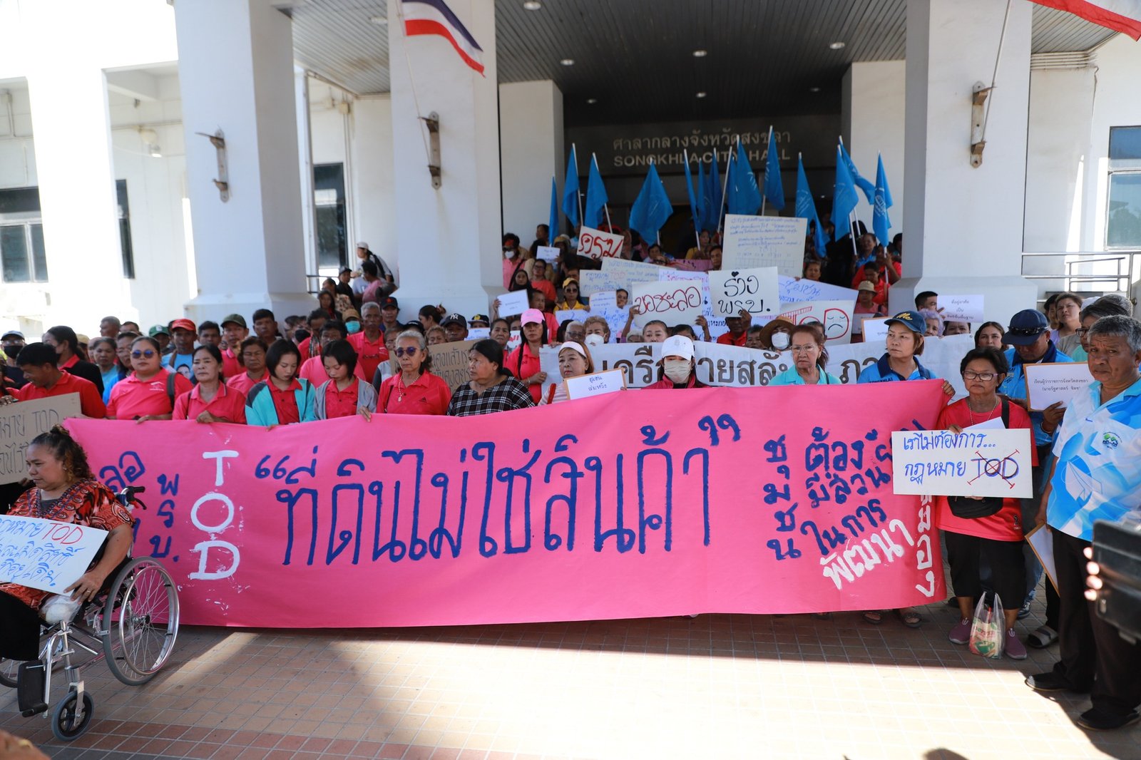 ตัวแทนชุมชนผู้เช่าที่ดิน รฟท. ทั่วประเทศ เรียกร้องชะลอร่าง พ.ร.บ.พัฒนาพื้นที่ฯ หวั่นกระทบสิทธิที่อยู่อาศัยคนจนเมือง